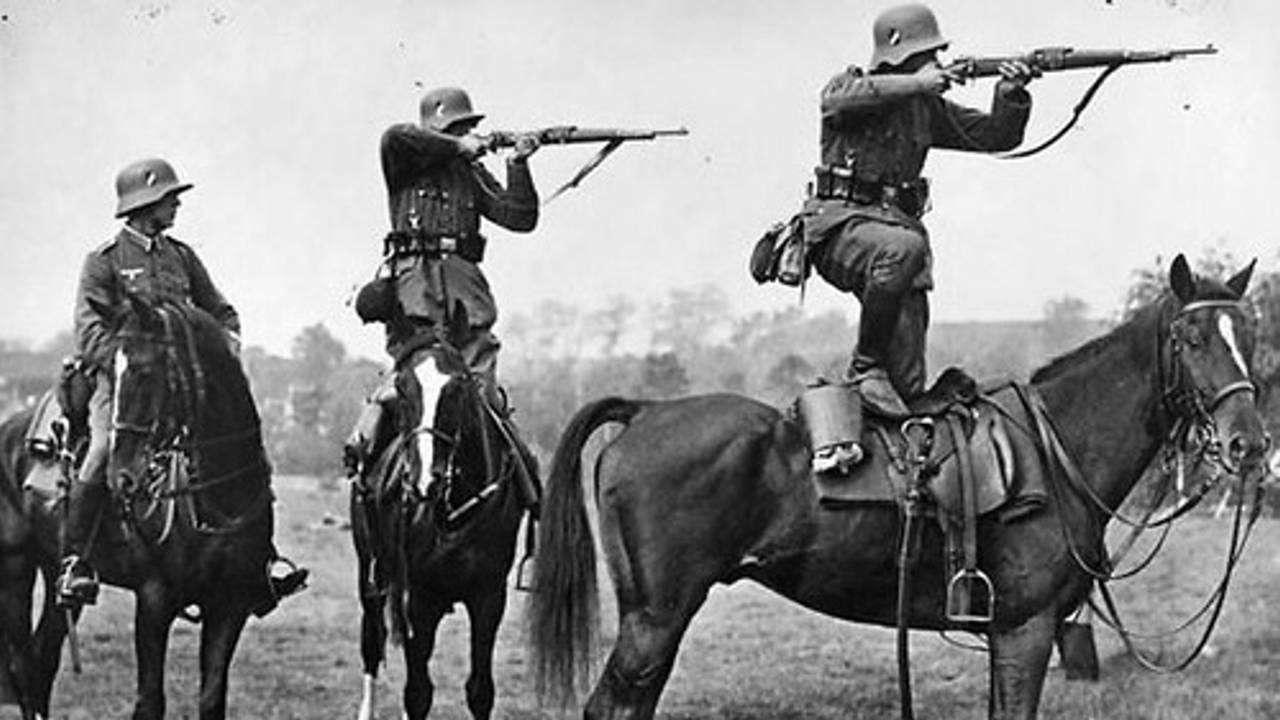 Duitse cavaleriesoldaten ergens anders tijdens WO2 (foto: archief).