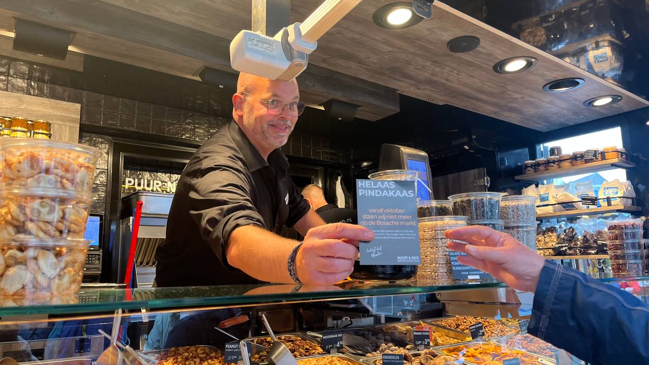 Maarten van Noort stopt op de Bossche markt vanwege invoering zero-emissiezone (foto: Megan Hanegraaf).