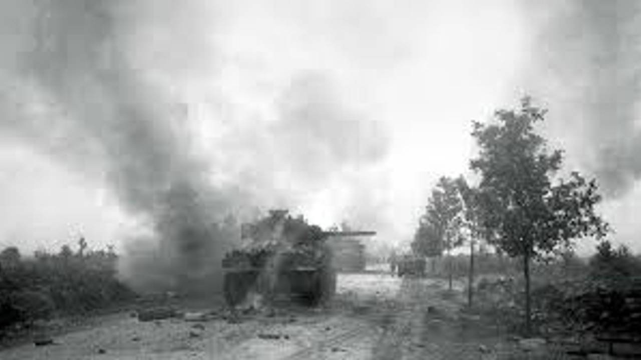 De Shermans uitgeschakeld onder Valkenswaard (foto: achief) 