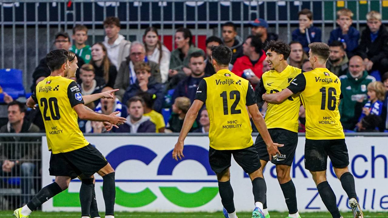 NAC viert de eerste treffer tegen PEC Zwolle (Foto: Orange Pictures)
