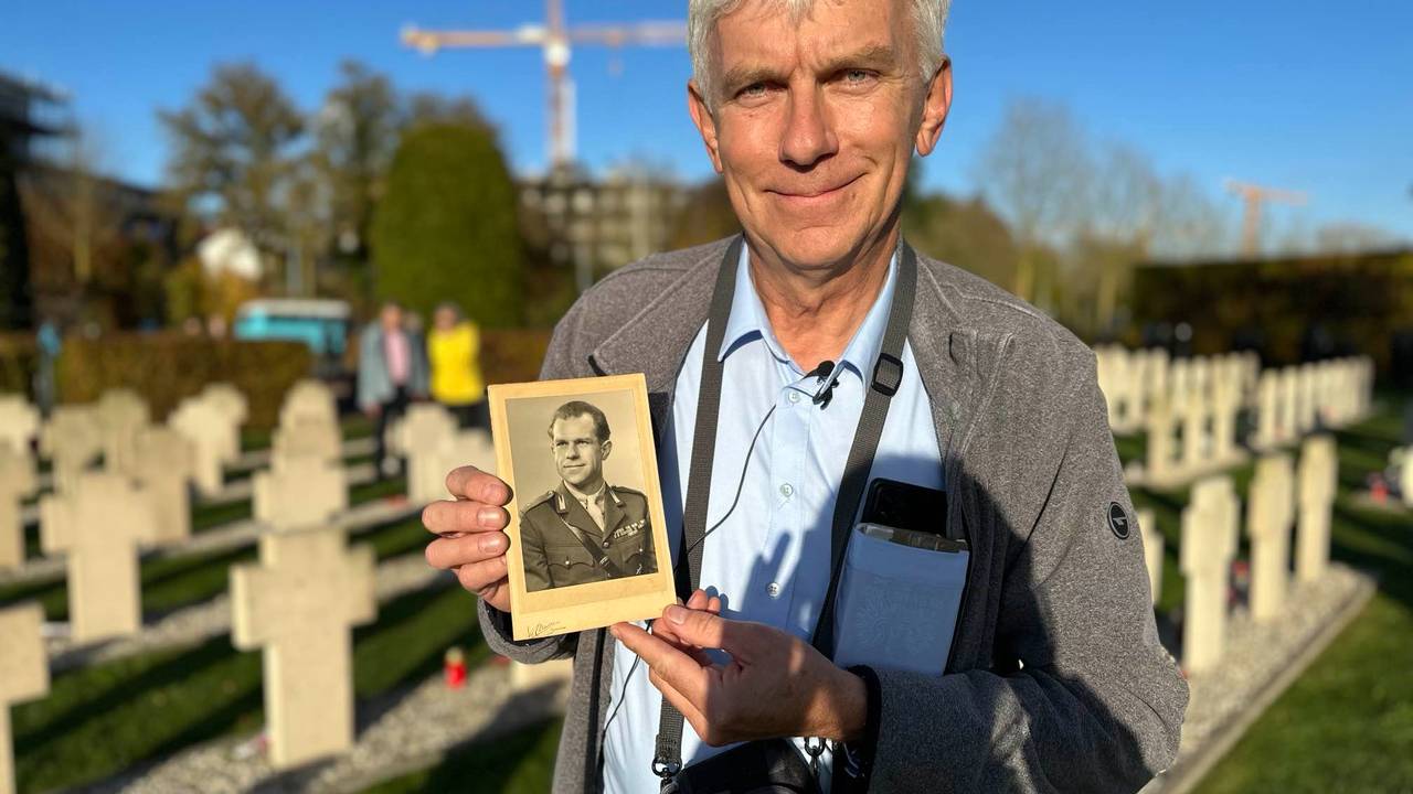 Radek is afgereisd vanuit Polen om de herdenking, 'samen met zijn vader', mee te maken (Foto: Floortje Steigenga).
