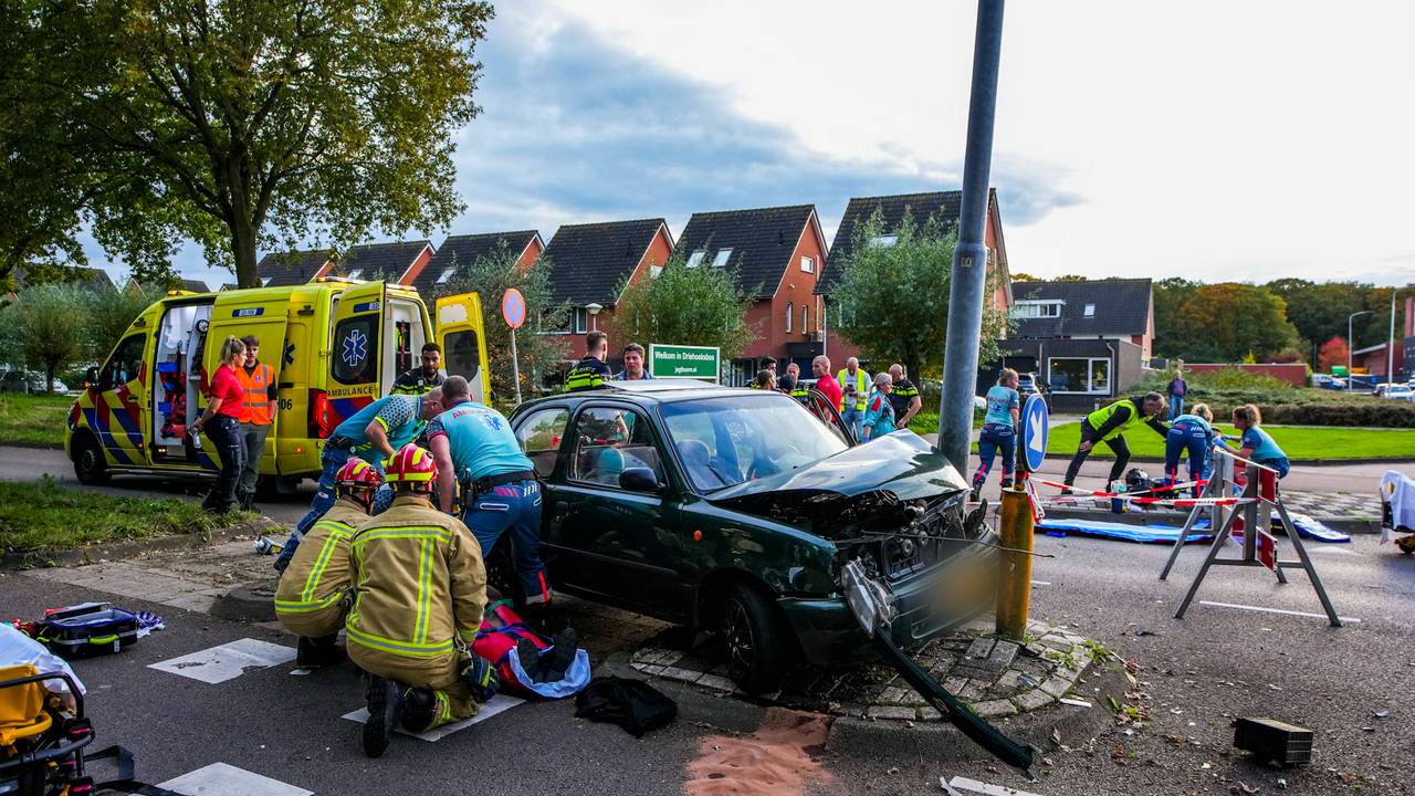 Twee zwaargewonden bij auto-ongeluk, bestuurder aangehouden.