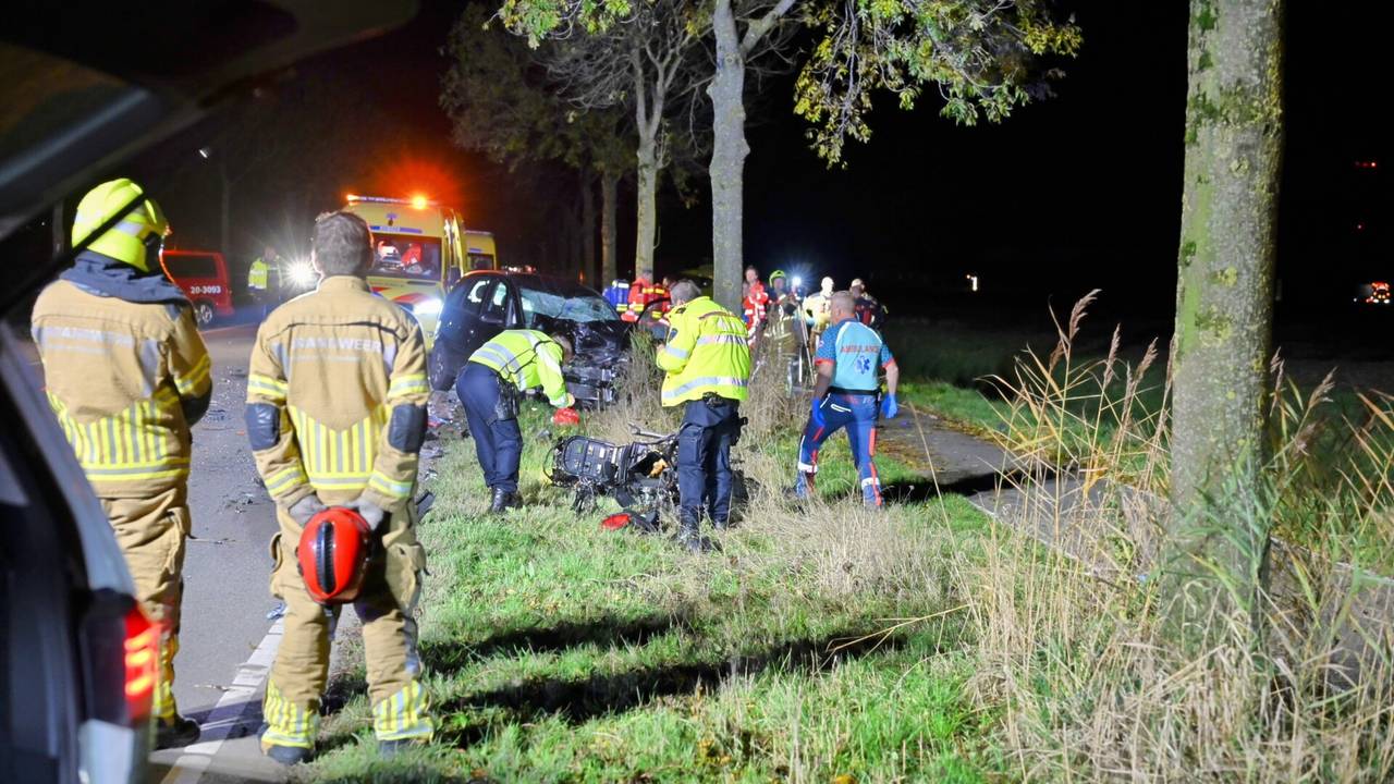 Motorrijder komt om bij botsing met auto.