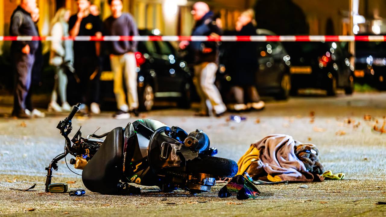 Scooterrijder zwaargewond na aanrijding op kruising.
