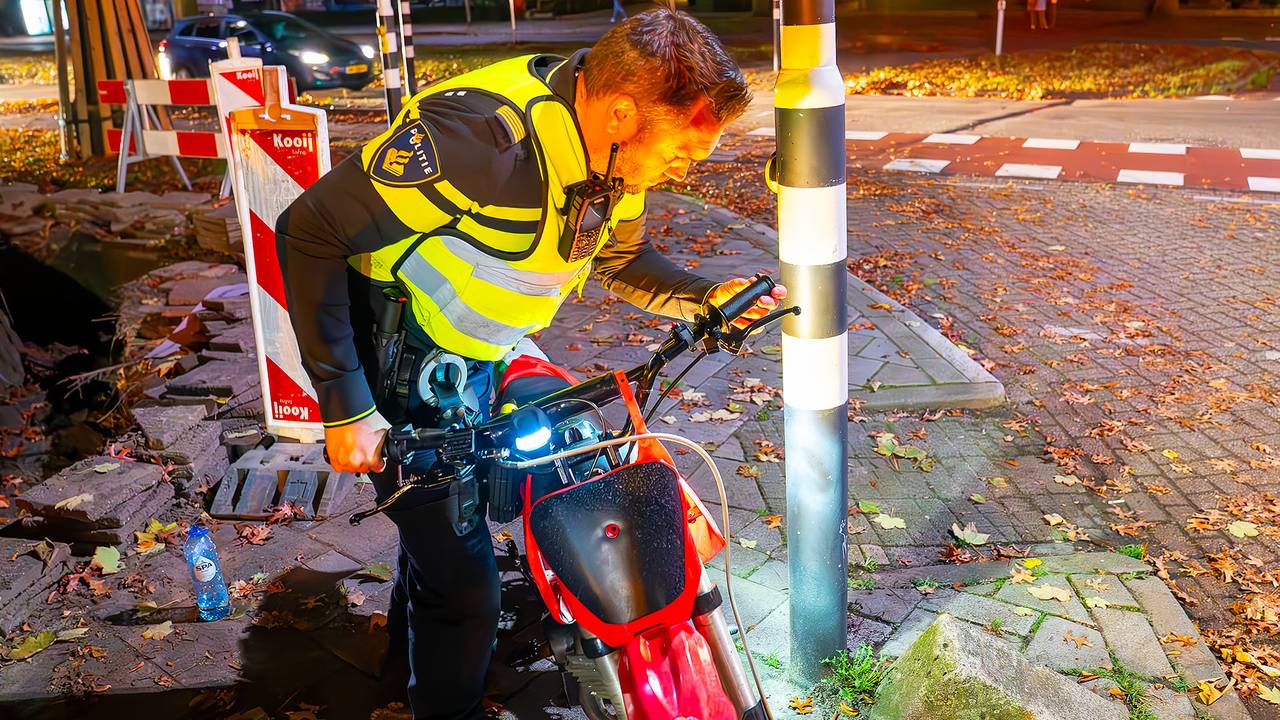 Jongen op brommer raakt gewond (foto: Gabor Heeres/SQ Vision).