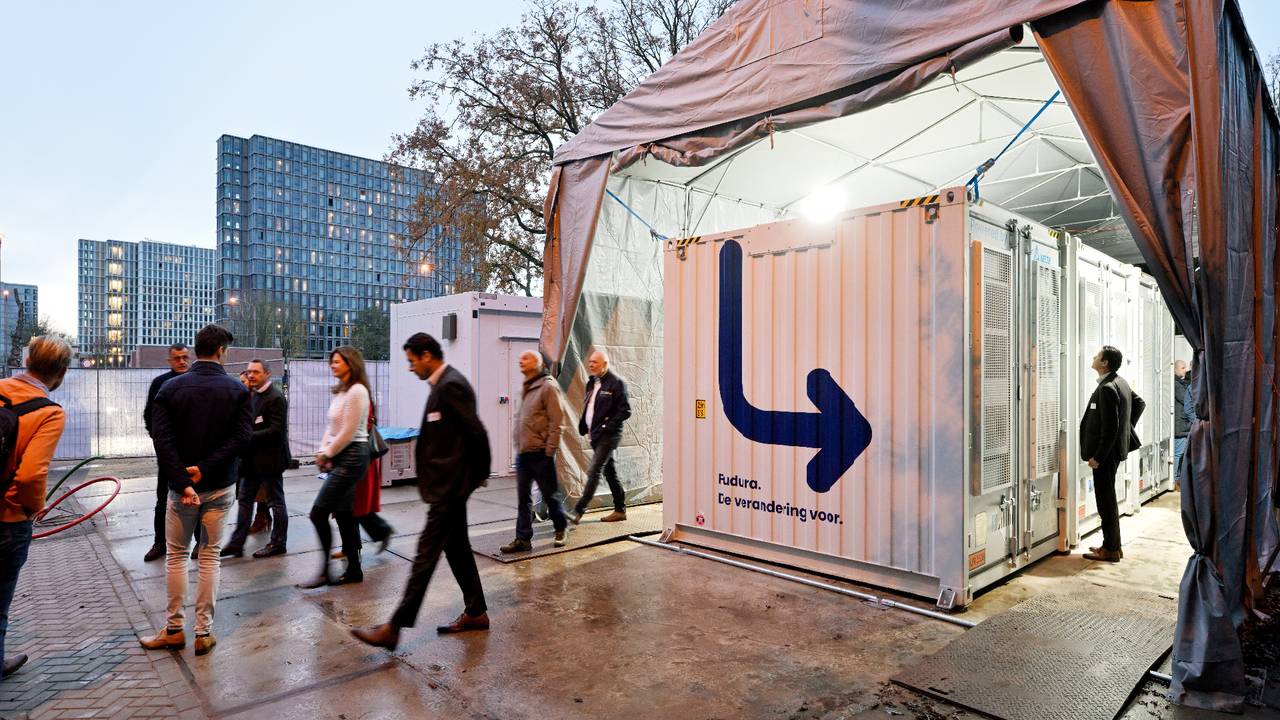 De mega-batterij op de campus van de TU Eindhoven (Foto: TU/e, Bart van Overbeeke).