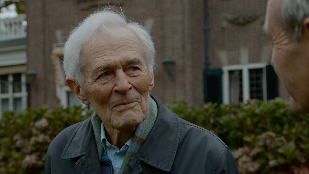 Anton Philips met op de achtergrond Huize de Laak in Eindhoven