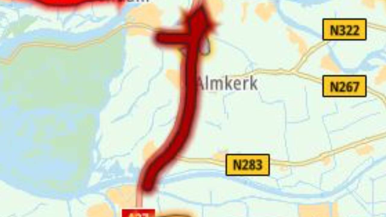 Ellenlange file op de A27 door kapotte lijnbus en ongelukken.