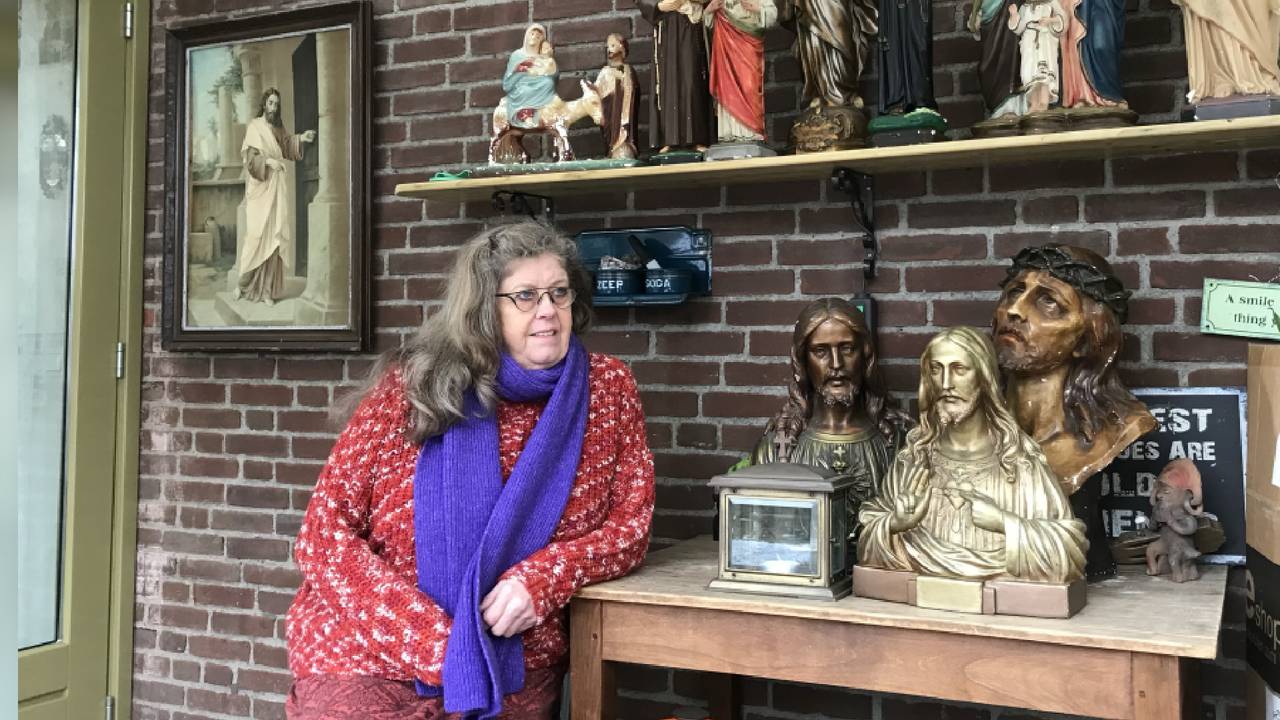 Ger met haar beeldjes (foto: Ger Coppens-De Visscher).