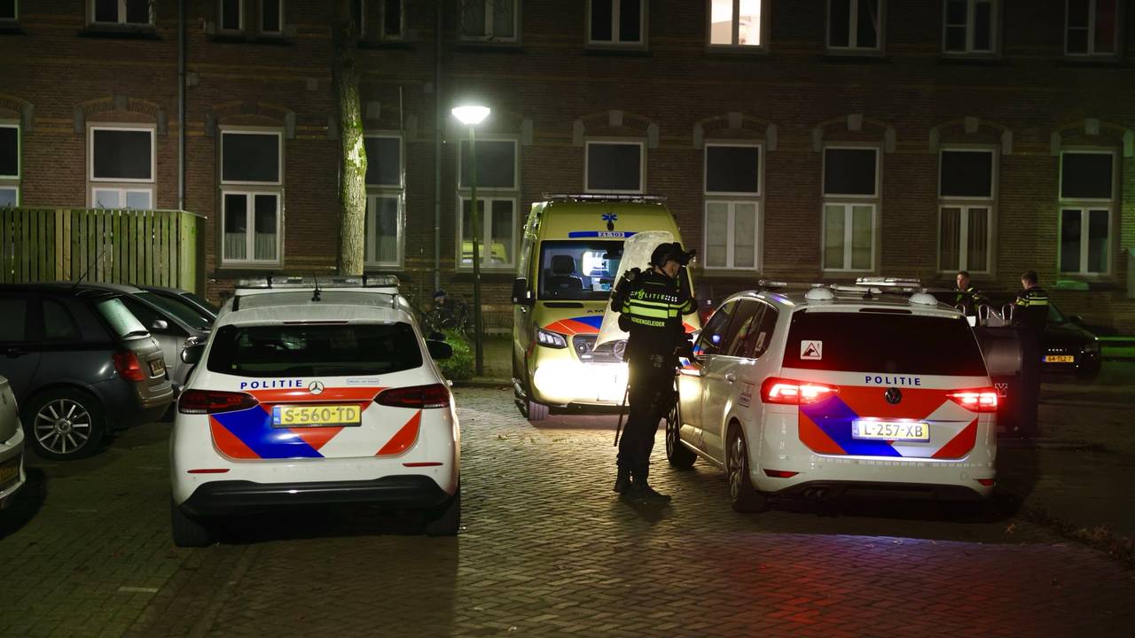De politie hield een vrouw aan (foto: Sander van Gils/SQ Vision).