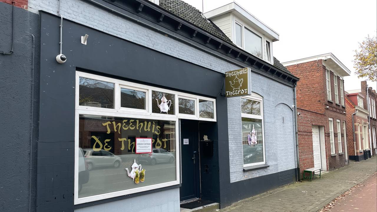 Verboden te betreden staat groot de ruit (foto: Raymond Merkx).