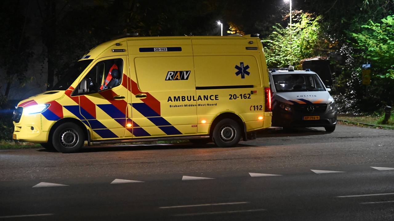 De slachtoffers zijn in de ambulance behandeld (foto: Perry Roovers / SQ Vision).