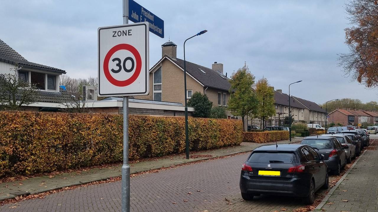 De straat waar het ongeval gebeurd is (foto: politie).
