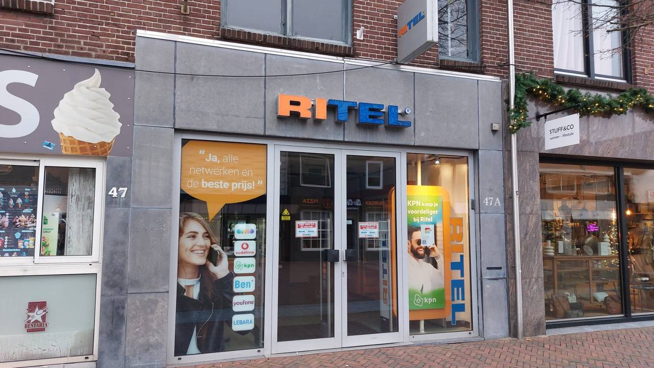 Telefoonwinkel Ritel in Waalwijk (foto: Tom Berkers)