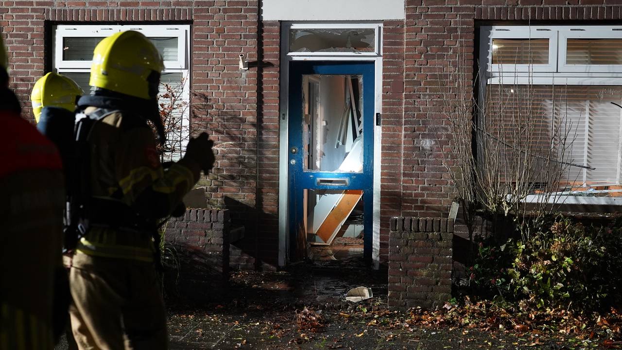 Het huis is zwaar beschadigd geraakt door de explosie (foto: Jeroen Stuve/SQ Vision).