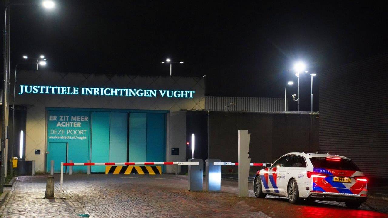 De politie was er als de kippen bij toen maandavond drones boven de PI werden gesignaleerd (Foto: Bart Meesters/SQ Vision).