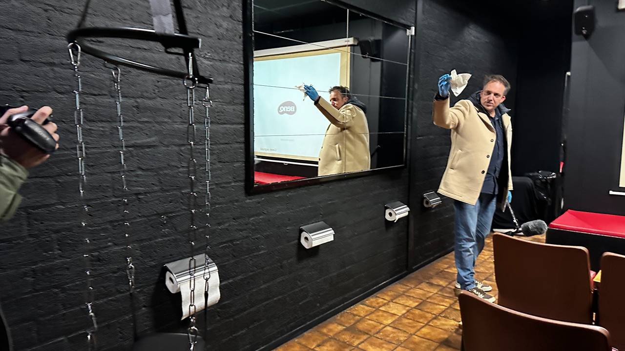 Merlijn in de seksbioscoop in Helmond.