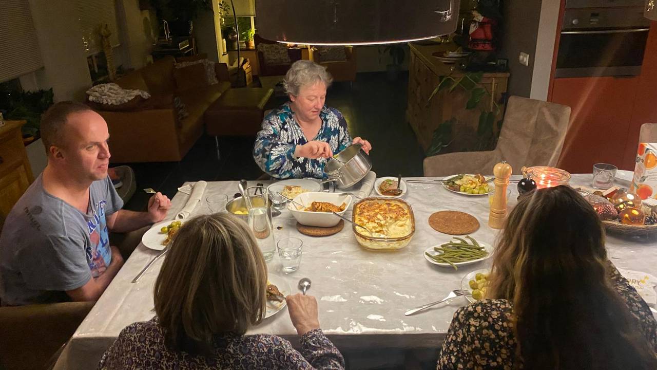 Jessica nodigde wildvreemde mensen uit voor kerst en het was een succes (privéfoto).