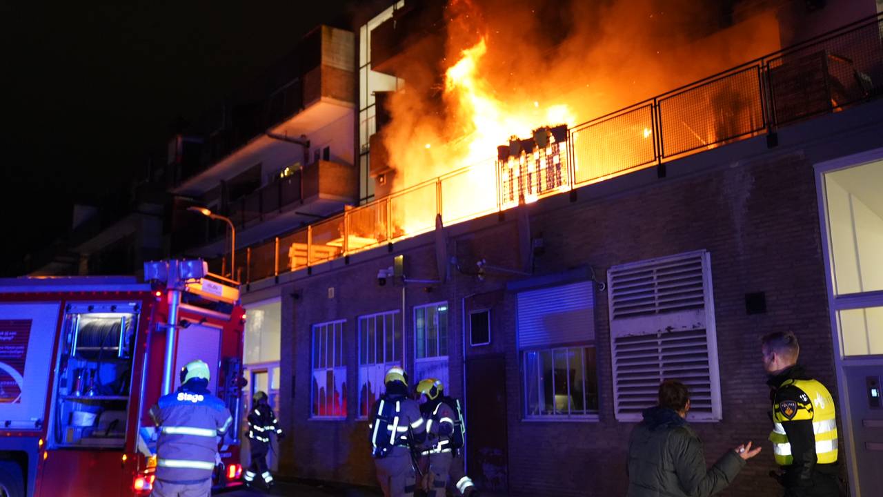 Vlammen uit het pand in Den Bosch (foto: Bart Meesters/SQ Vision).