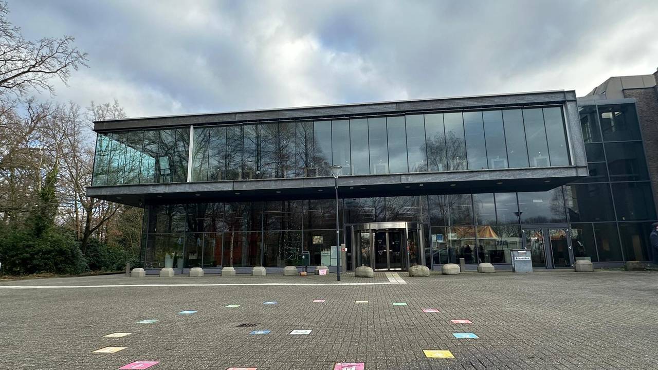 Het gemeentehuis van Oosterhout (foto: Tessel Linders).