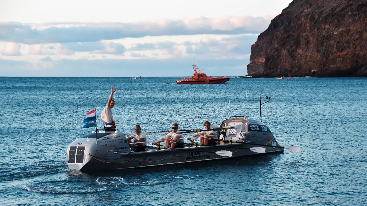 Tom en zijn team bij de start van de tocht (foto: Team Row4Cancer).