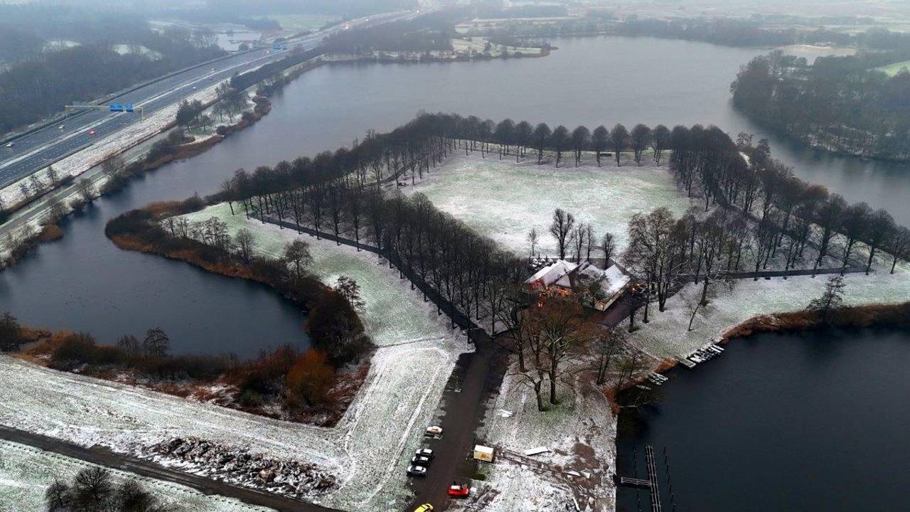 Zondagochtend lag er een wit laagje sneeuw in Brabant (foto: Toby de Kort).
