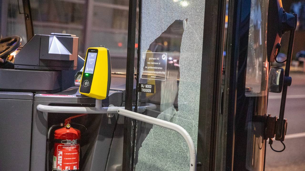 De deur raakte beschadigd (foto: Christian Traets/SQ Vision).