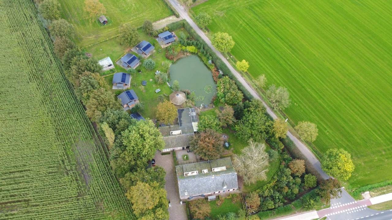 Het perceel van bovenaf gezien (foto: Fynhuys Makelaars).