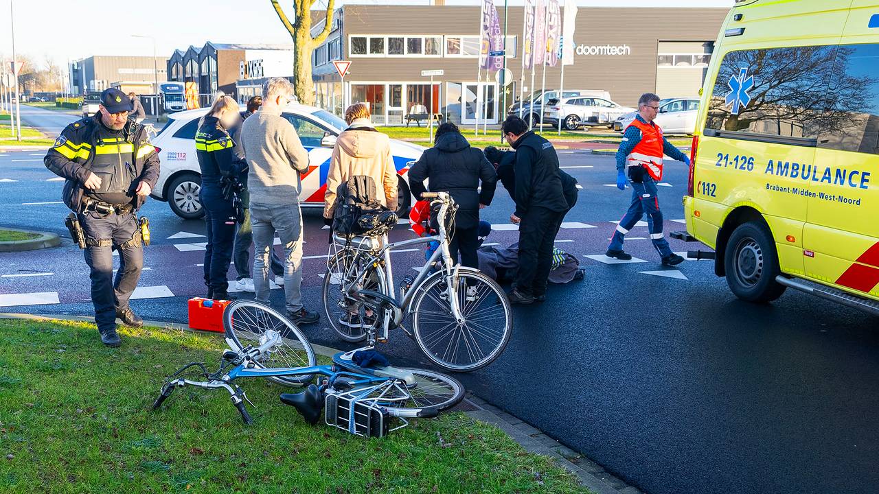 Een meisje op een fiets is aangereden in Oss (foto: Gabor Heeres/SQ Vision).