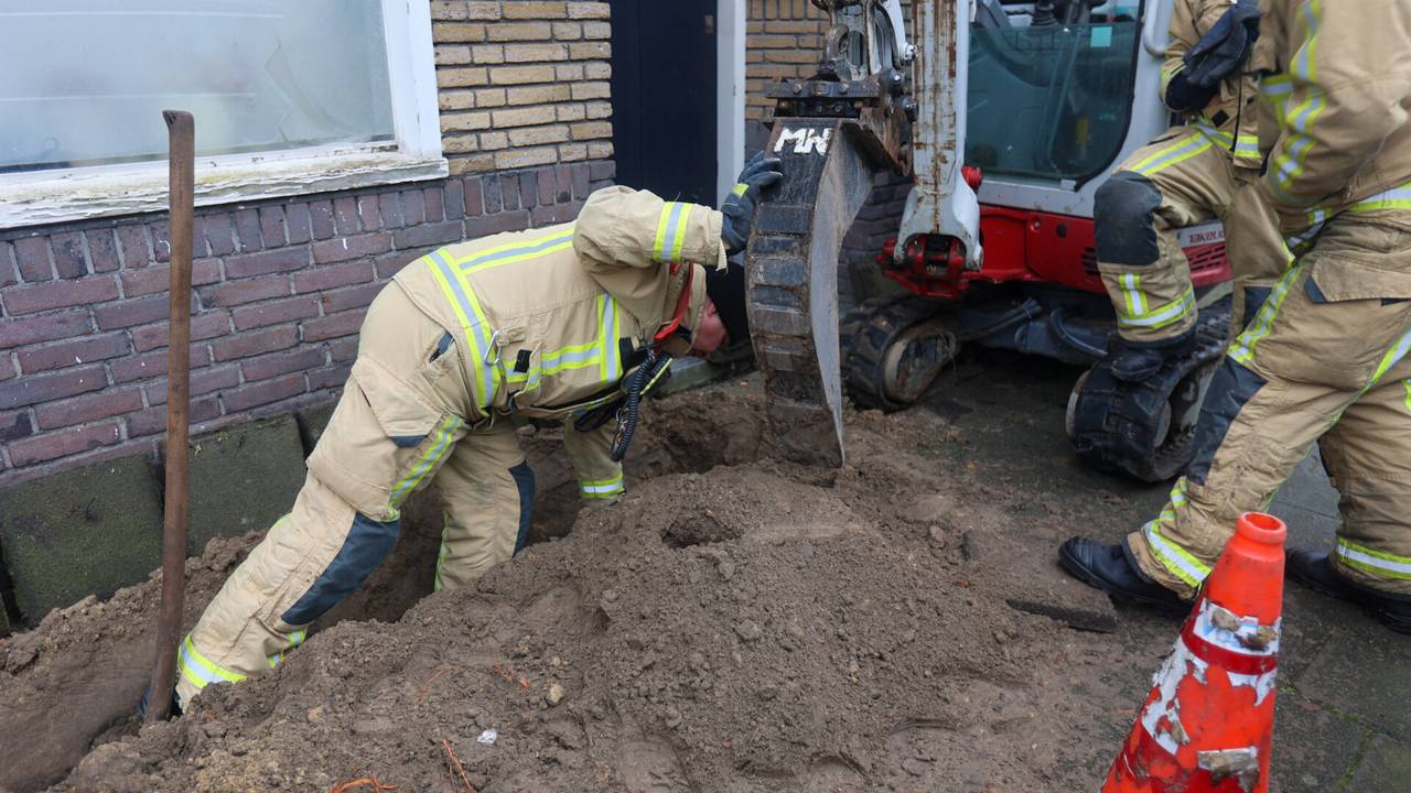 Gaslek bij de aanleg van internetkabels (foto: Arno van der Linden / SQ Vision).