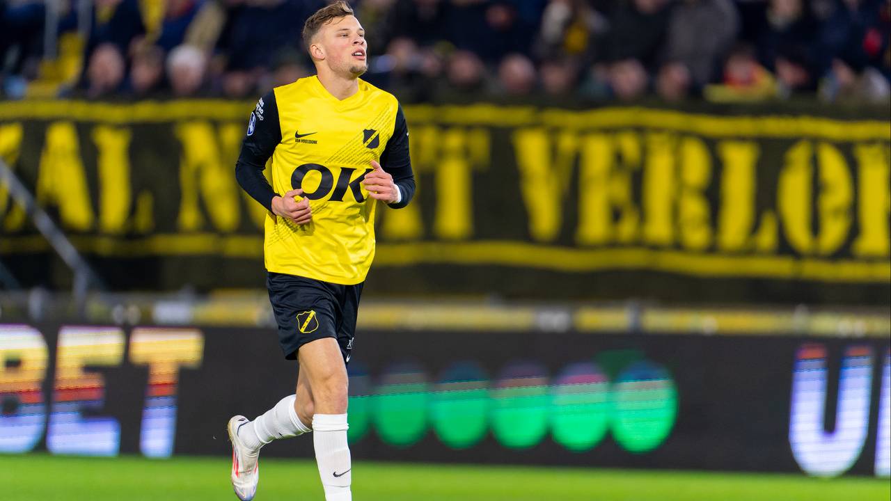 Sydney van Hooijdonk maakte zijn rentree voor NAC (foto: Orange Pictures).