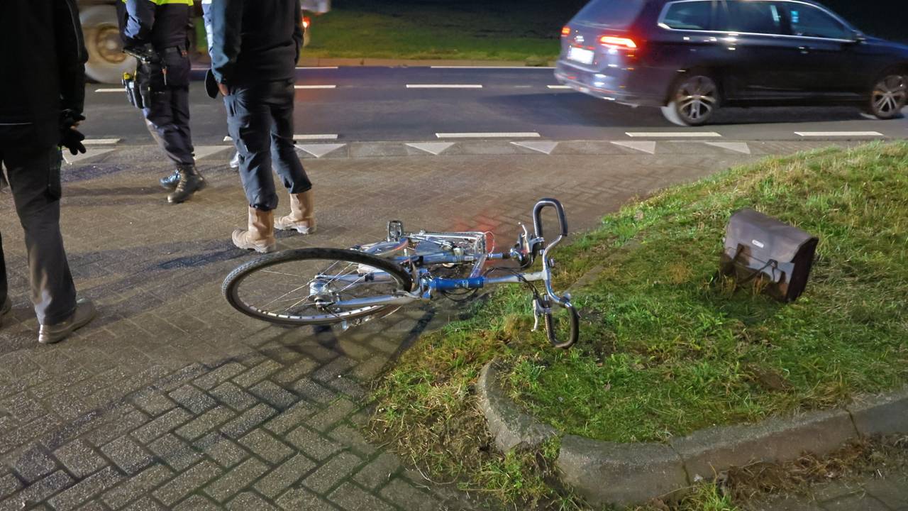 Fietser aangereden door auto (foto: SK Media).