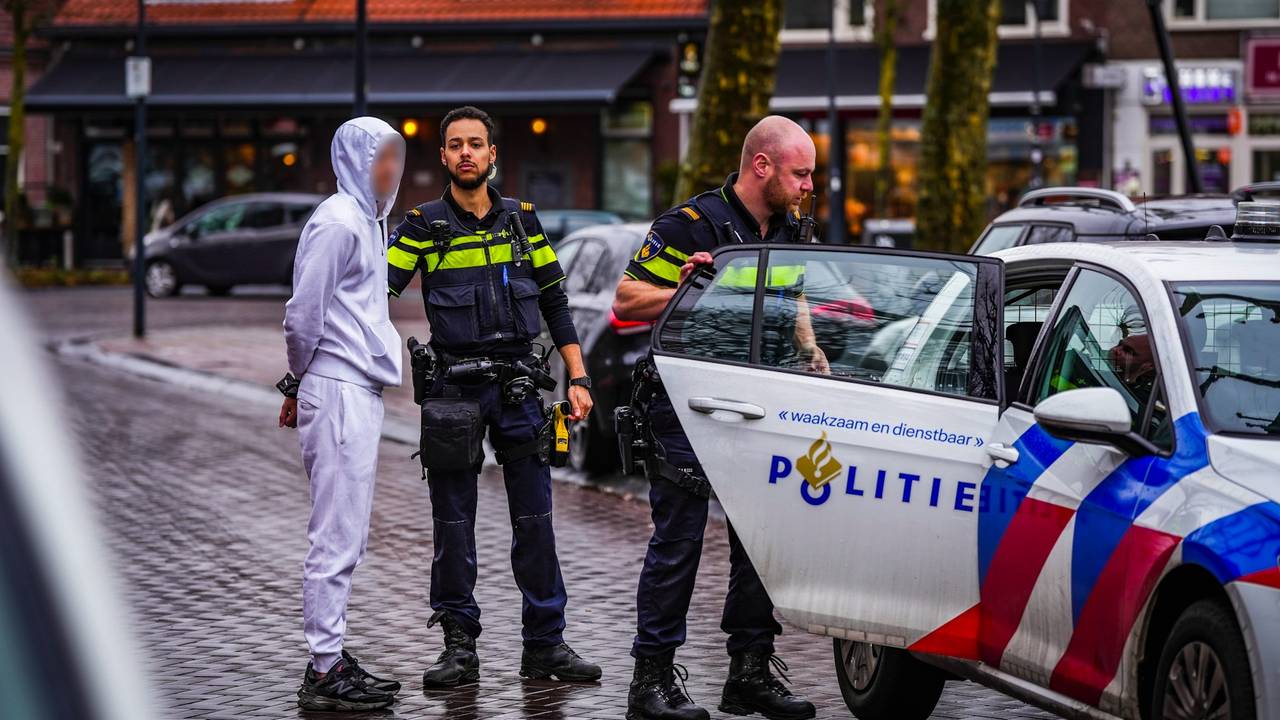 De andere verdachte die in de boeien is geslagen (foto: SQ Vision). 