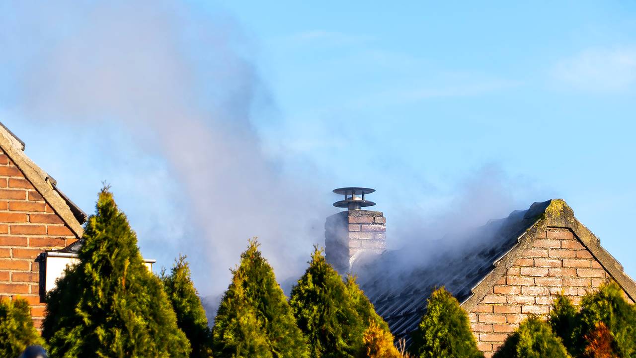 De brand zorgde voor veel schade aan de aanbouw (foto: SQ Vision/Gabor Heeres).