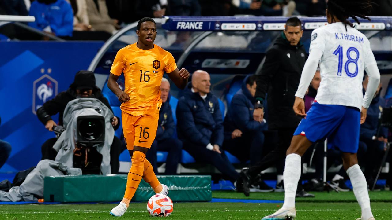 Tyrell Malacia in actie voor het Nederlands elftal (foto: Orange Pictures).