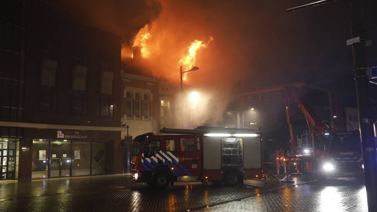 Brand in leegstaand café Roosendaal (foto: SQ Vision).