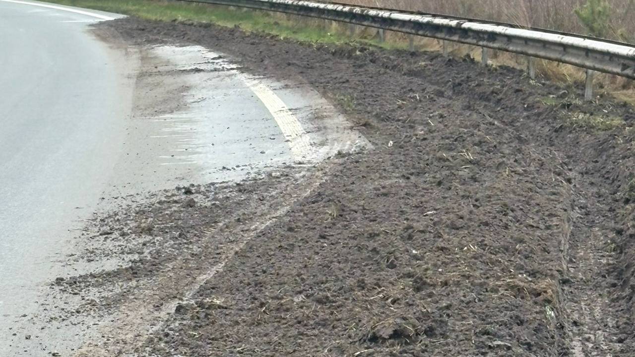 De berm moet worden hersteld (foto: Rijkswaterstaat Verkeersinformatie/X). 