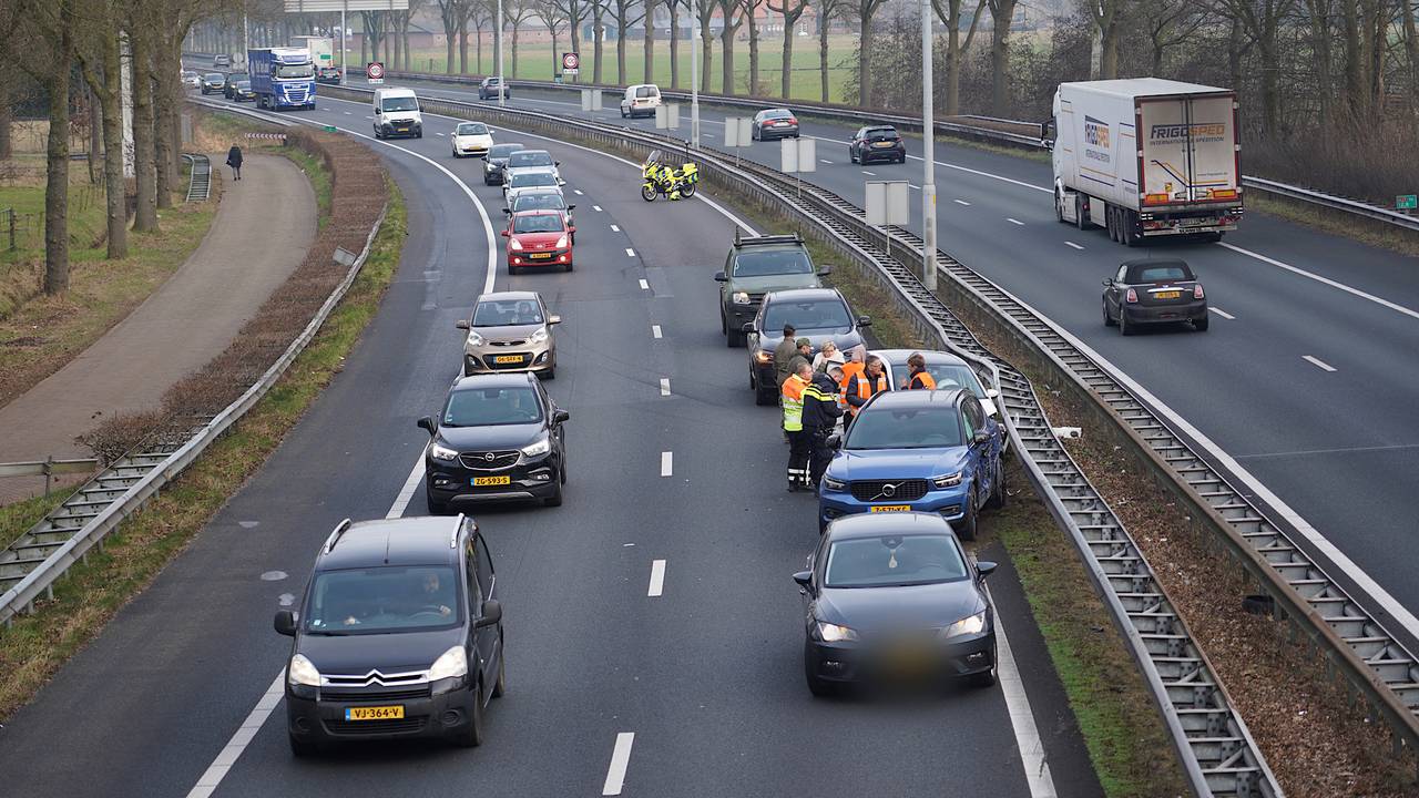 Door het ongeluk werd één rijstrook afgesloten (foto: SQ Vision/Jeroen Stuve).
