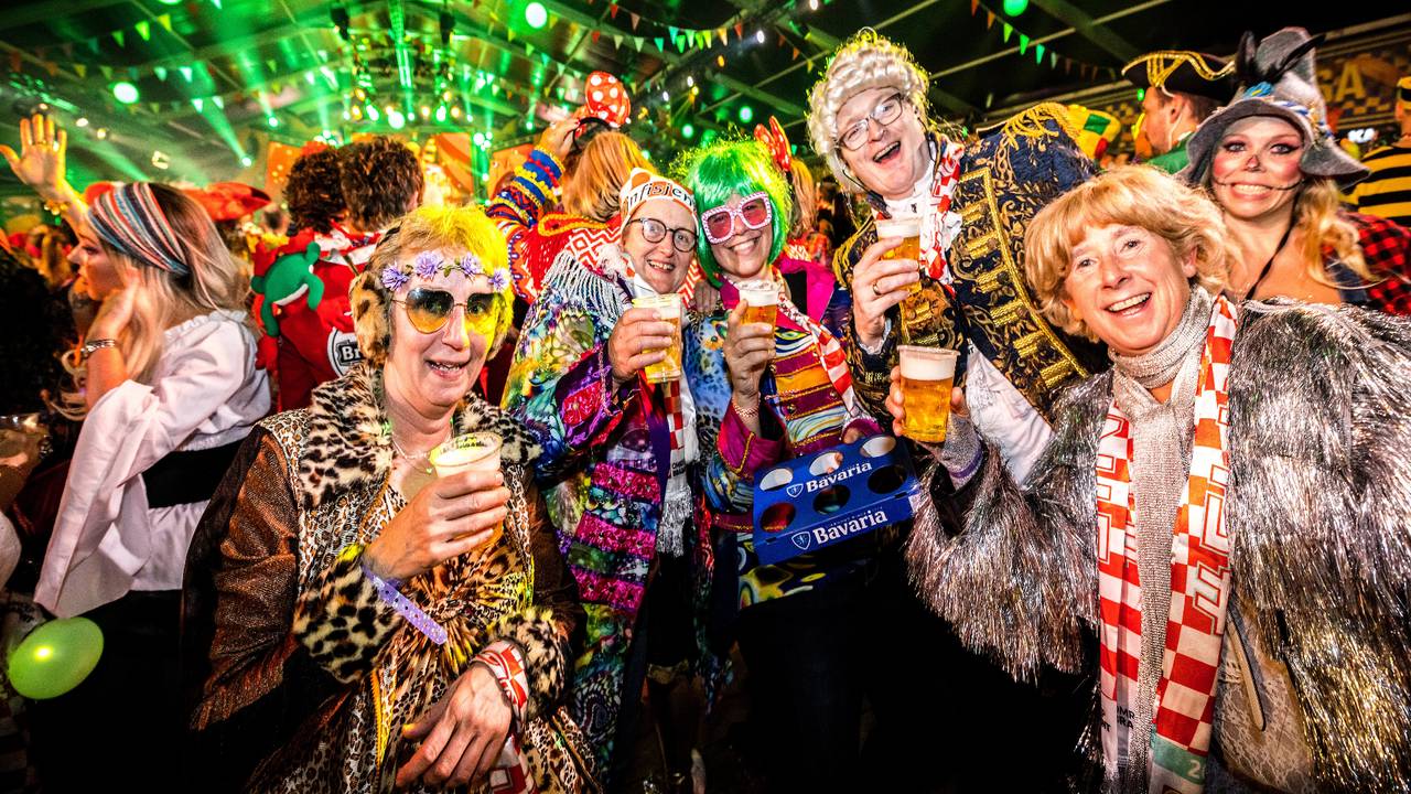 Biertjes genoeg met carnaval (foto: ANP).