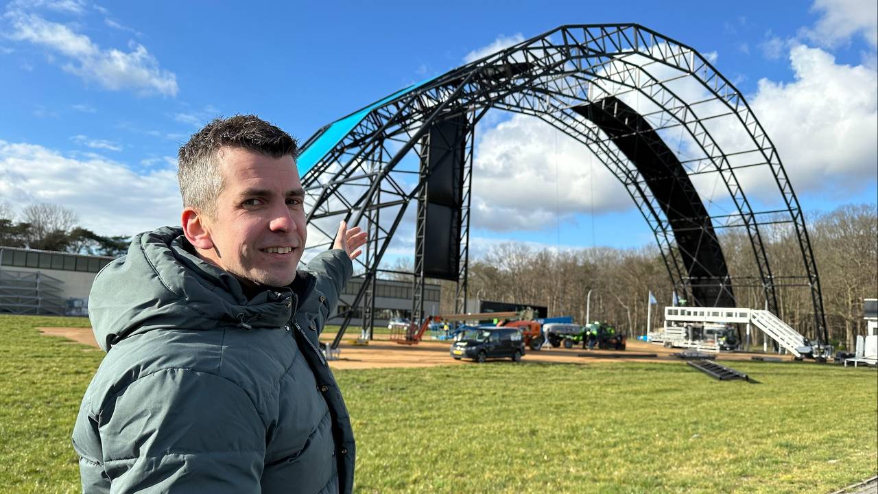 Ben Gommers bij de allergrootste festivaltent van de Benelux (foto: Ronald Sträter).