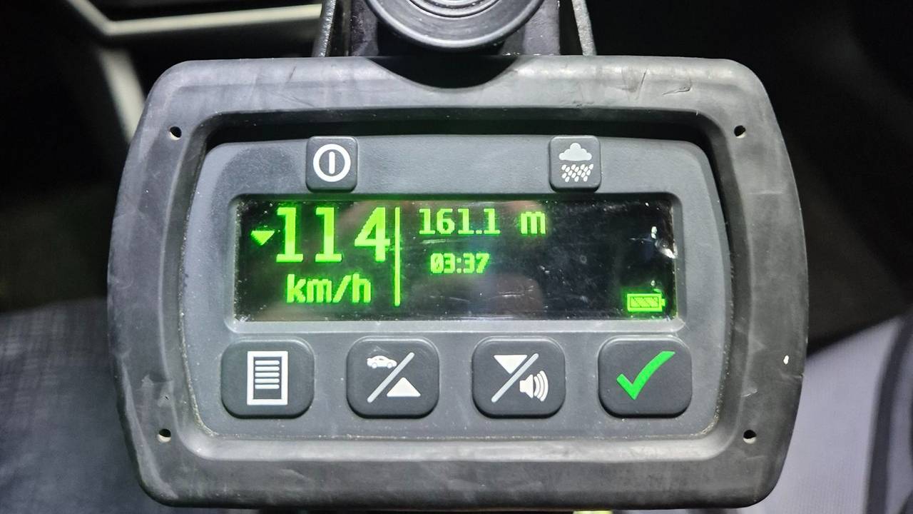 De man reed met 114 kilometer per uur (foto: Politie Weerijs).