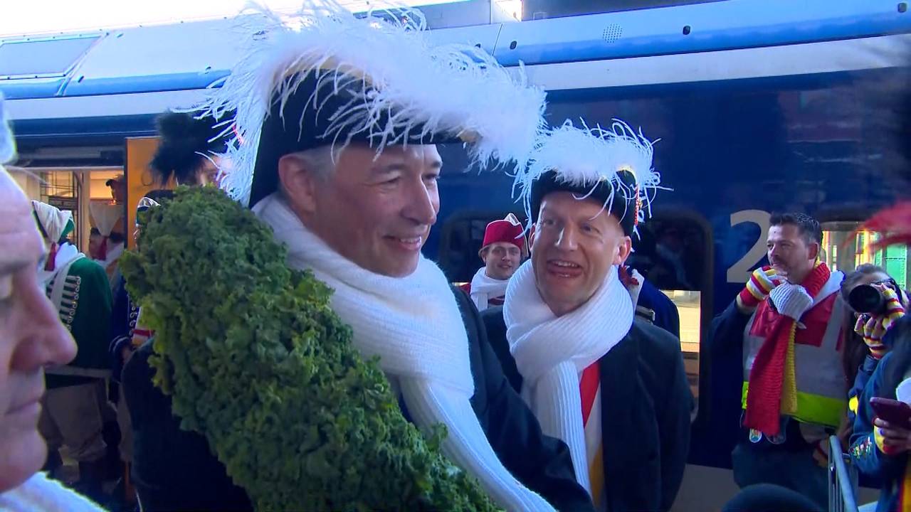 Prins Amadeiro XXVII is aangekomen op Oeteldonk Centraol. 