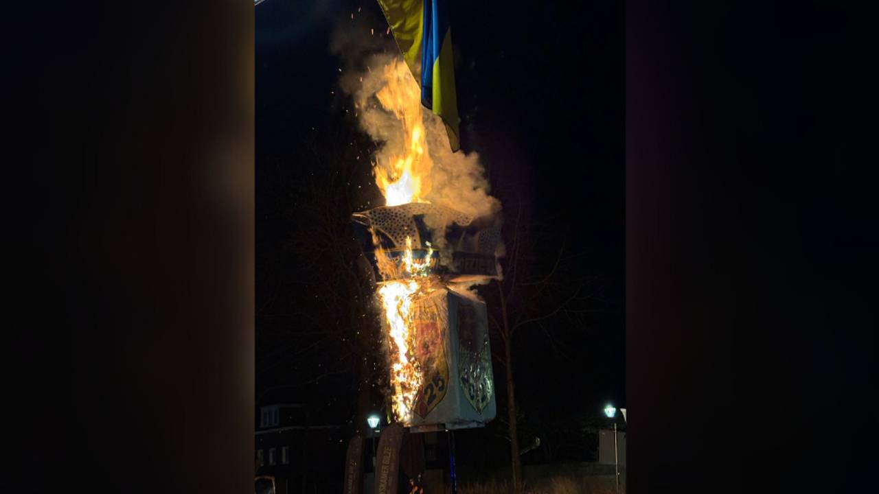 Het symbool vloog zondagavond al in brand (foto: Kevin Coremans).