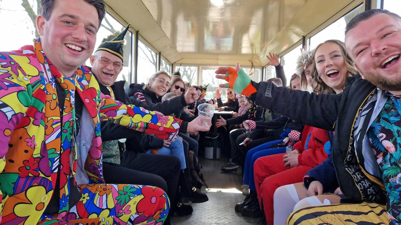 De huifkar zat helemaal vol (foto: Tom Berkers).