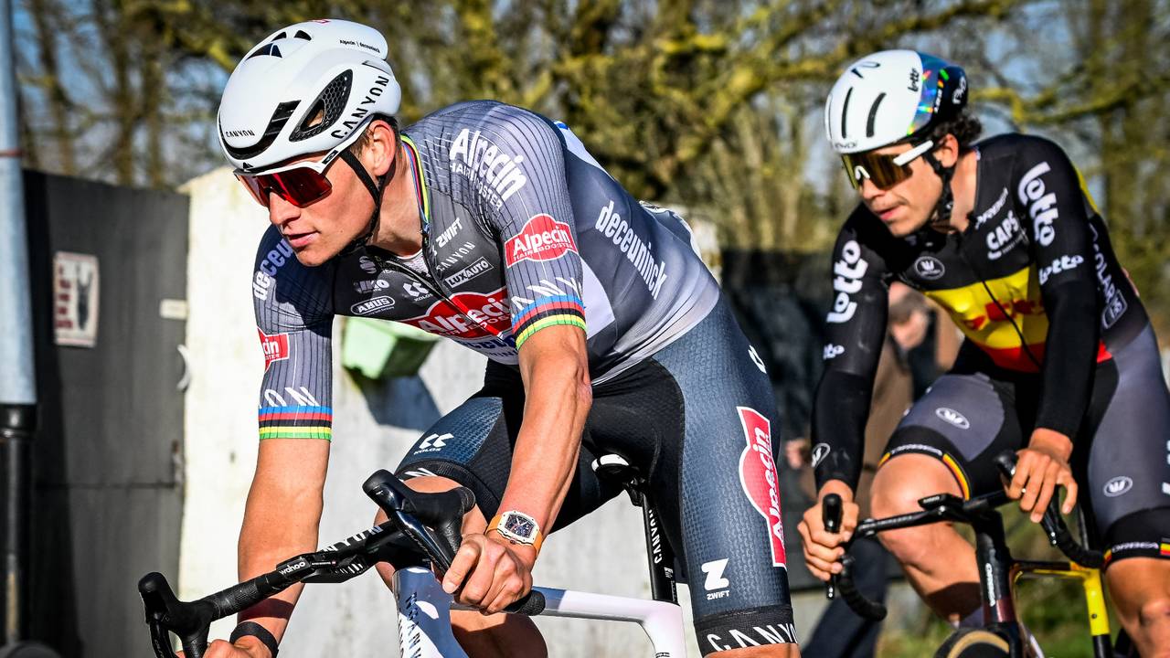 Mathieu van der Poel in actie tijdens de eendagskoers Samyn Classic (foto: ANP).