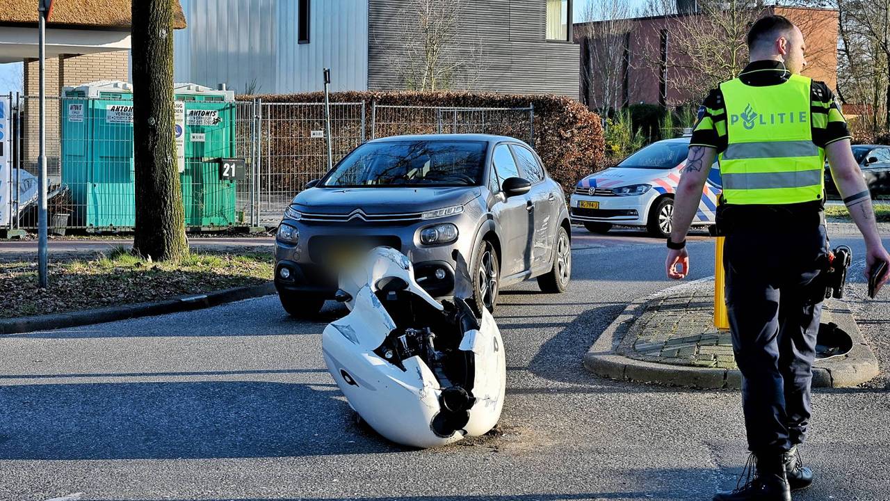 Ligfietser zwaargewond naar ziekenhuis na heftig ongeluk.