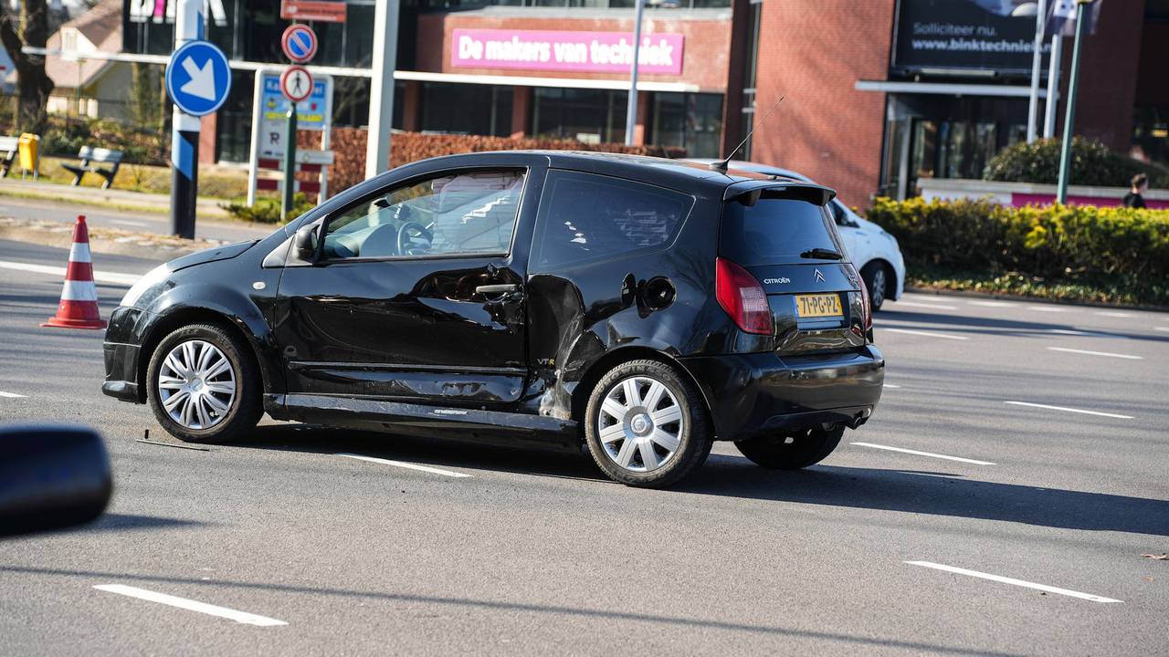 De schade aan de auto's was flink  (foto: Erik Haverhals / Persbureau Heitink).