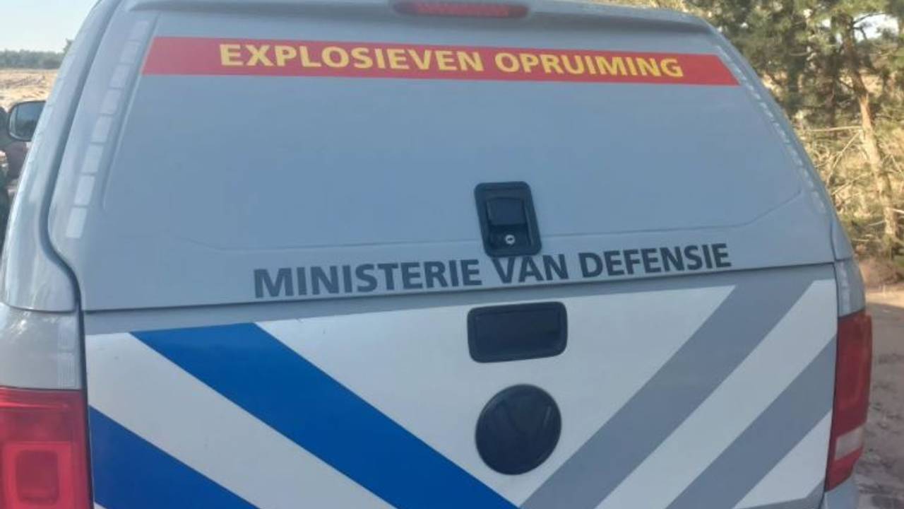 De EOD heeft de bom ter ontploffing gebracht (foto: Instagram @politie_best_oirtschot).