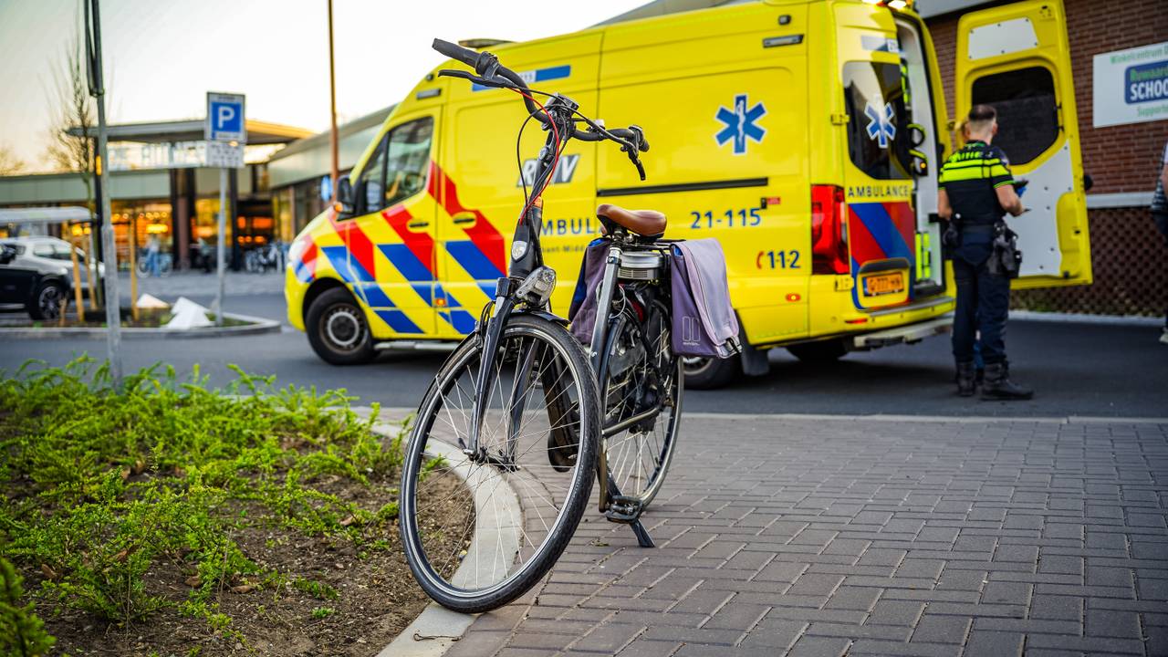 De fietser is niet gewond geraakt (foto: Lucas Lammers/Persbureau Heitink).