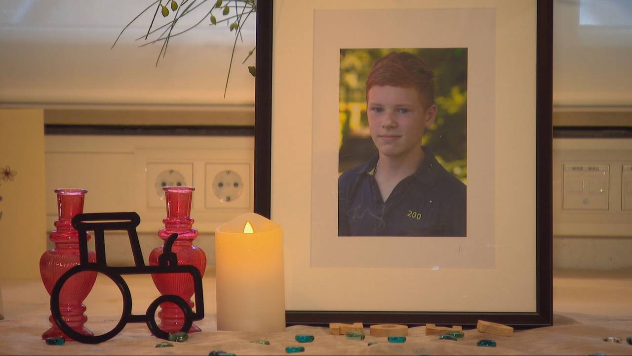 Jonge Noud verongelukt op weg naar bijbaantje, dorp in diepe rouw.